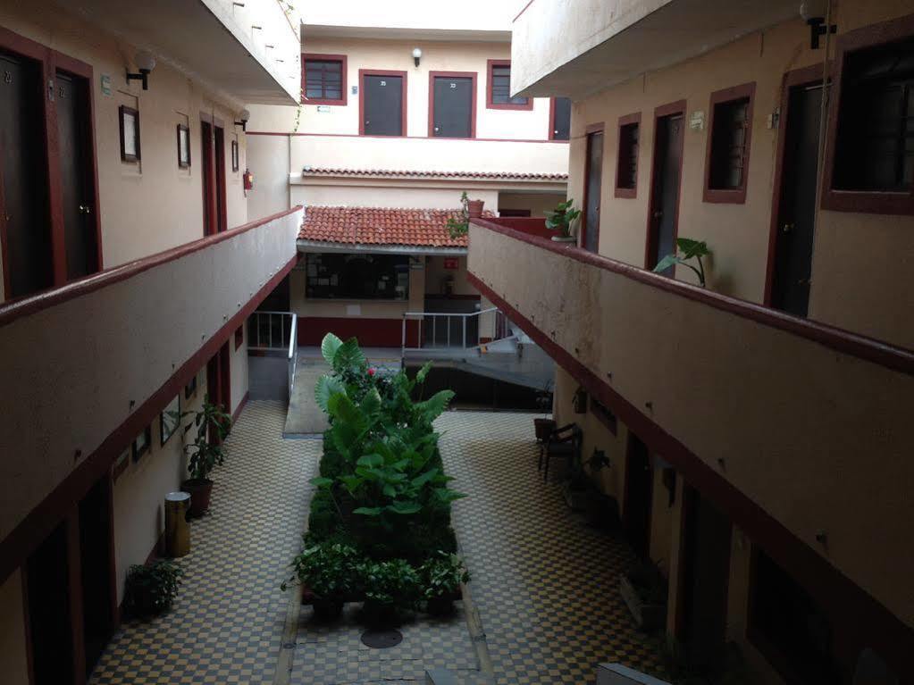 Hotel Gallo Rubio กัวดาลาฮารา ภายนอก รูปภาพ