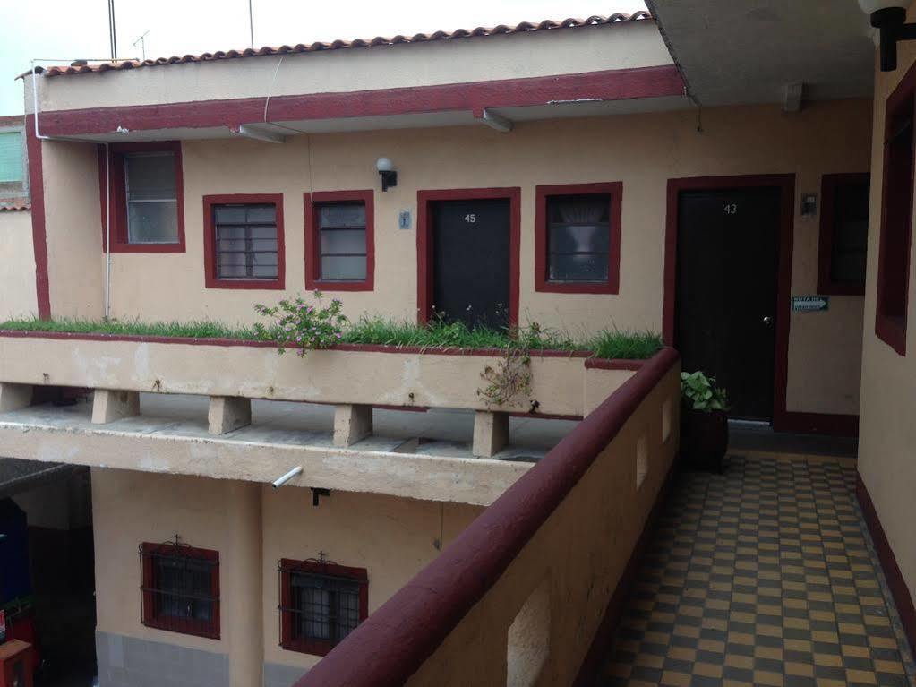 Hotel Gallo Rubio กัวดาลาฮารา ภายนอก รูปภาพ